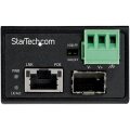 StarTech.com PoE + Industrial Media Converter 30W - Medienkonverter LWL Kupfer - Singlemode-/Multimode Glasfaser auf Kupfer Gigabit Ethernet - Mini/Kompaktgröße - IP-30/ -40°C bis 75°C - 1000 Mbit/s - IEEE 802.3 - IEEE 802.3u - IEEE 802.3z - Voll